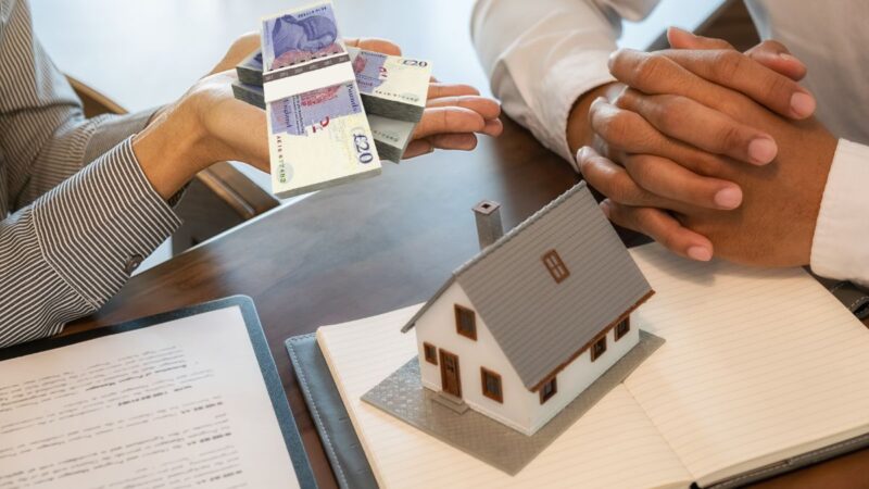How can a non-homeowner get benefits with a guarantor from a loan